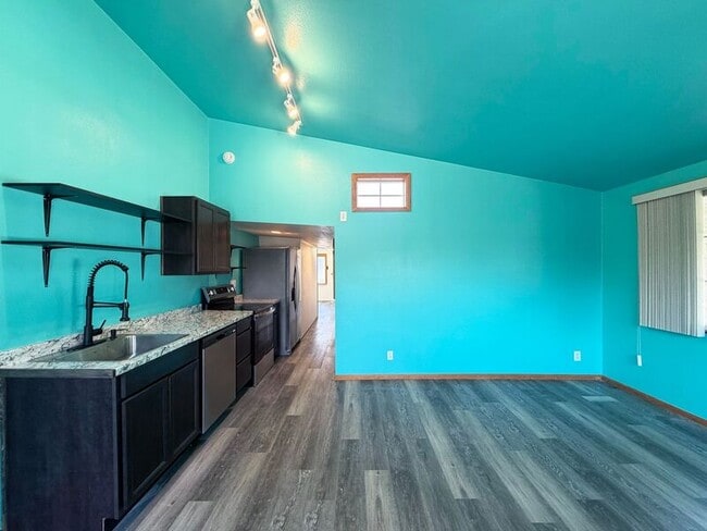 Photo - 731 W 8th Ave House