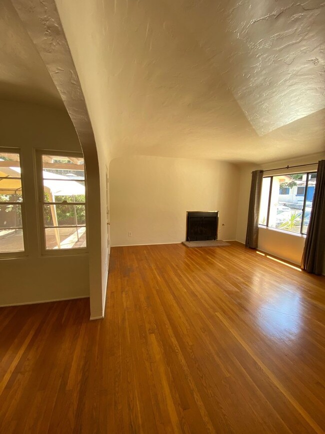 Building Photo - Crown Point Charmer~ 2Bdrm 1Bath Plus 2 Ca...