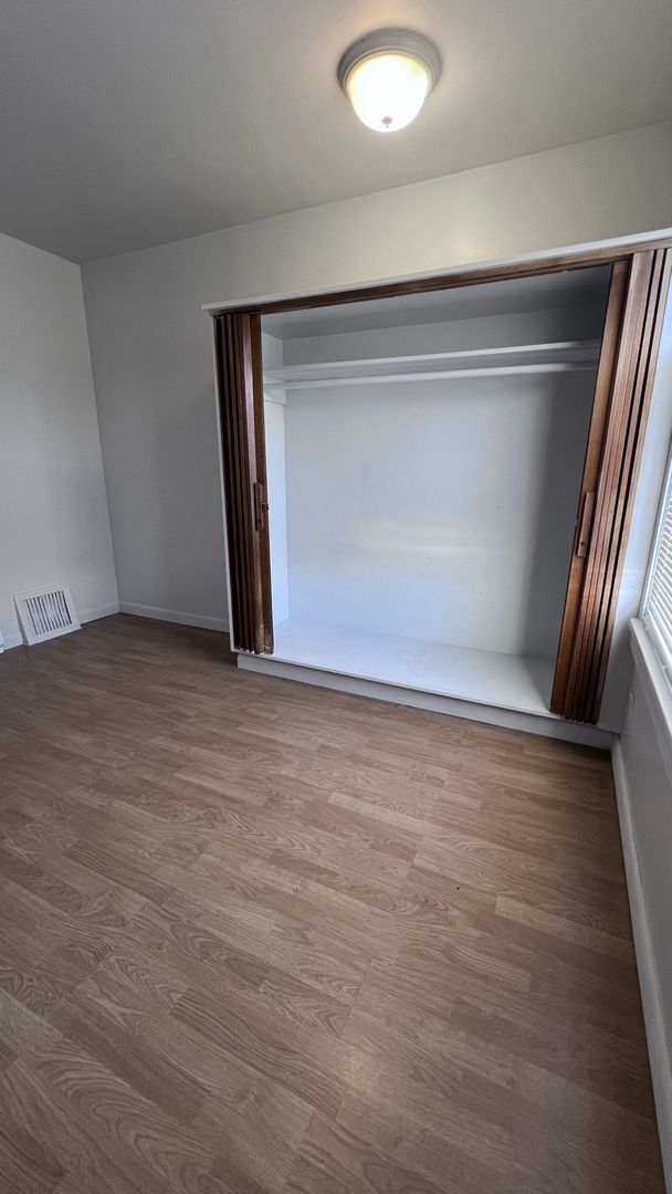 Foto del edificio - 1 bed / 1 bath Triplex in North east spokane