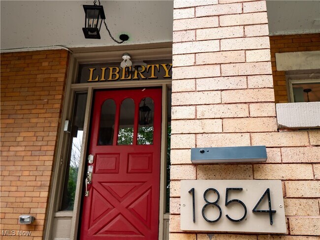 Foto del edificio - 1854 W 48th St