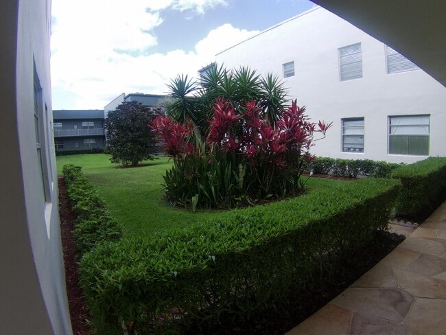 Building Photo - 537 Normandy Ln