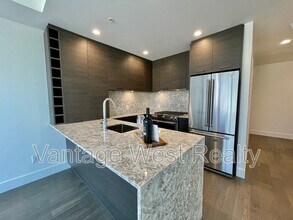 Building Photo - 1191 Sunset Dr