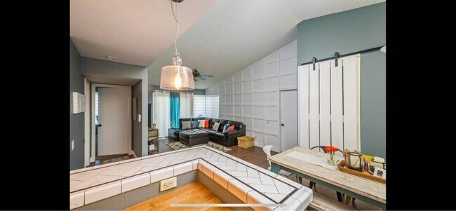 Foto del edificio - 2035 S Elm St