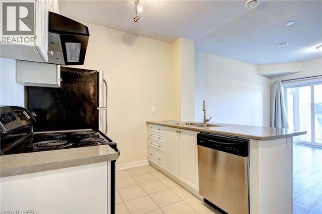 Photo du bâtiment - 1360 Costigan Rd