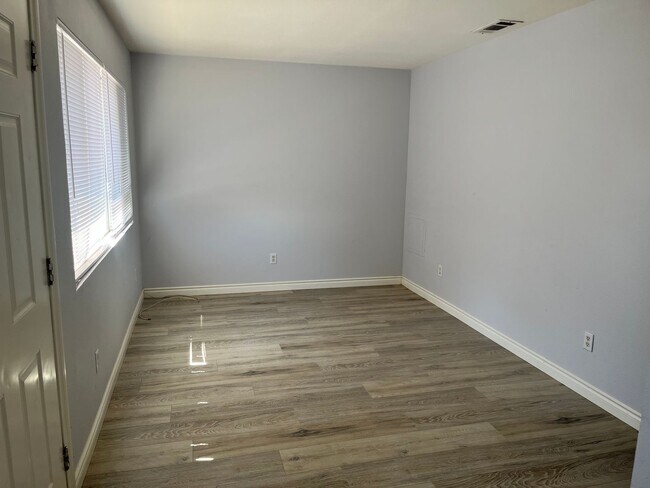 Building Photo - 15th St. 12268-12270