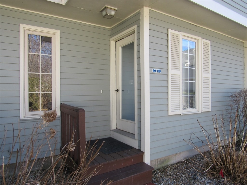 2 Strathmore Shire Dr Unit B, Uxbridge, MA 01569 Condo for Rent in