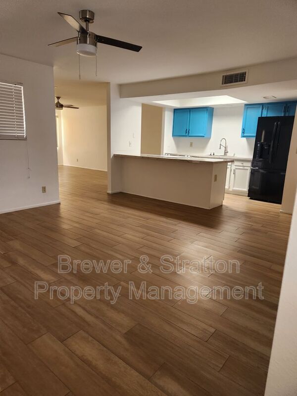 Building Photo - 332 N Dobson Rd