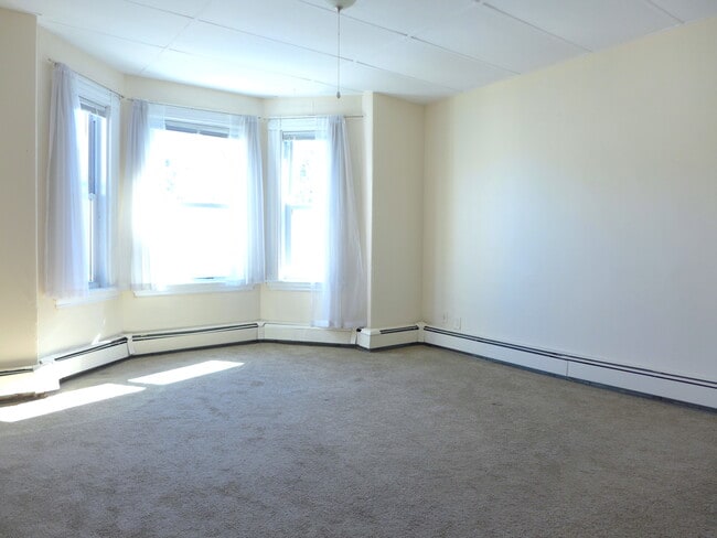 Building Photo - 34 Pontiac St