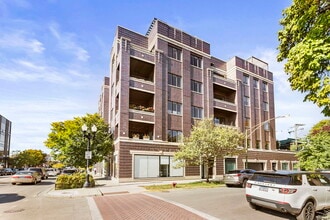 Building Photo - 4802 N Bell Ave