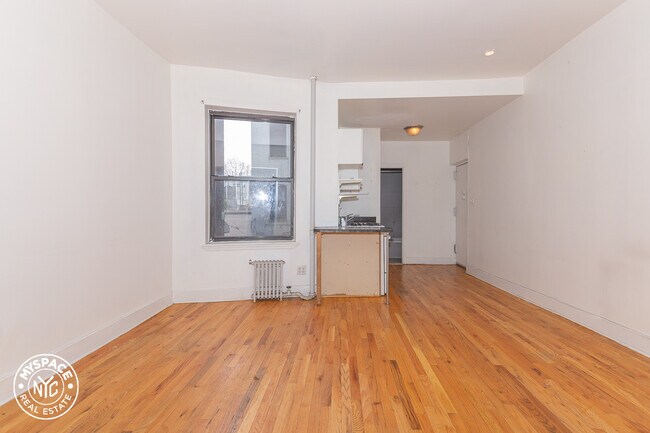 Foto del edificio - 656 Metropolitan Ave