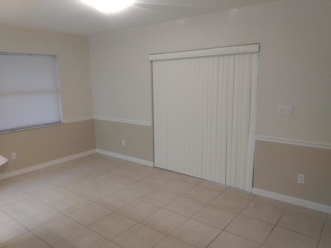 Foto del edificio - 7446 Pond Cir
