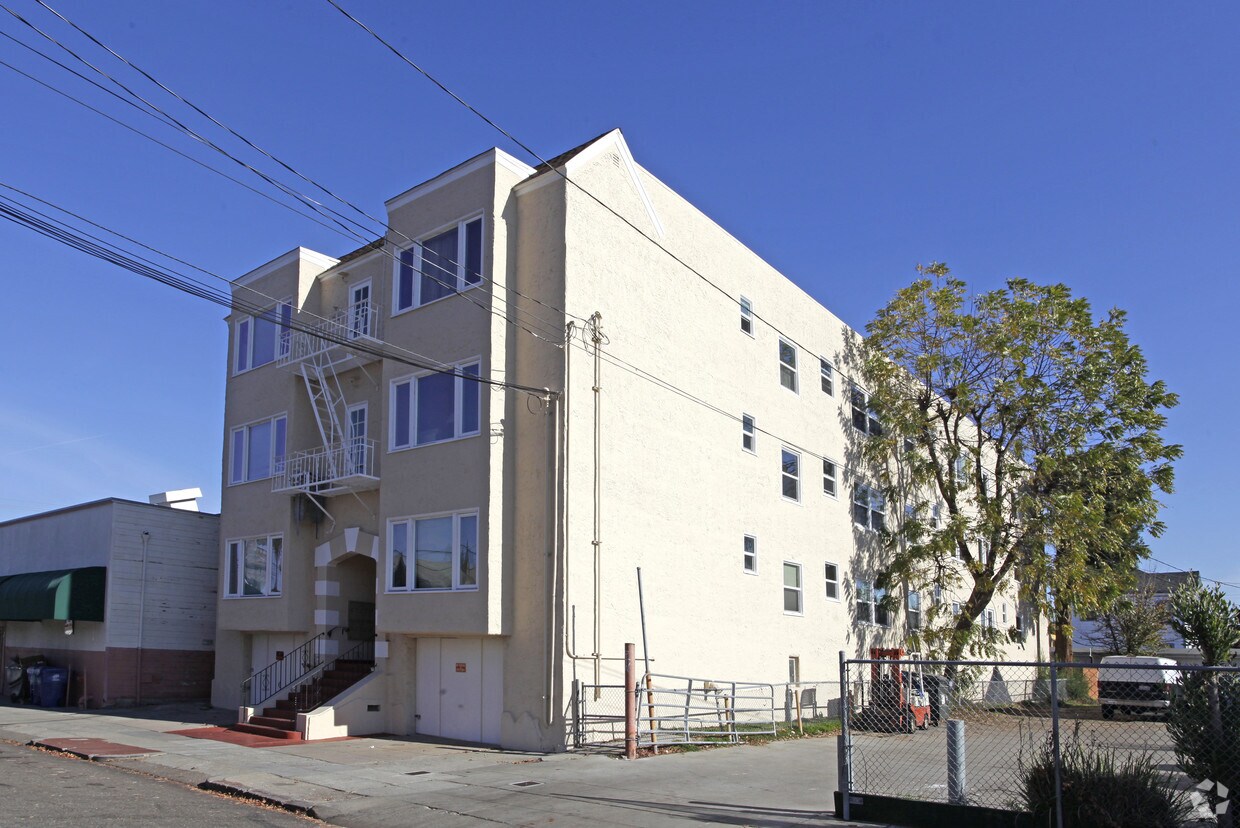 Primary Photo - 1538 Saint Charles St