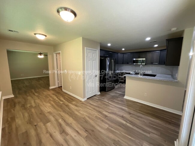 Building Photo - 1 Lathrop Ln