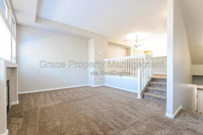 Foto del edificio - 9727 Cherry Ln