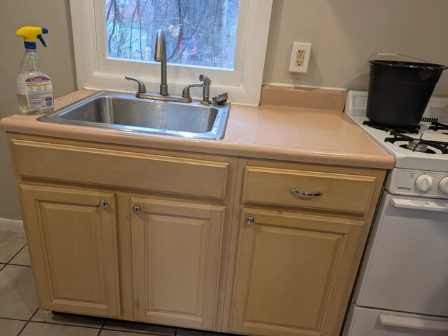 Building Photo - 306 Blair St