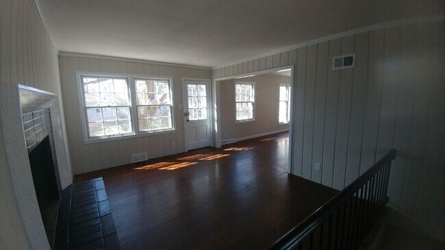 Foto del edificio - Charming 2 bedrooms and 1 bath home located on Sagamore Rd in Leawood, KS