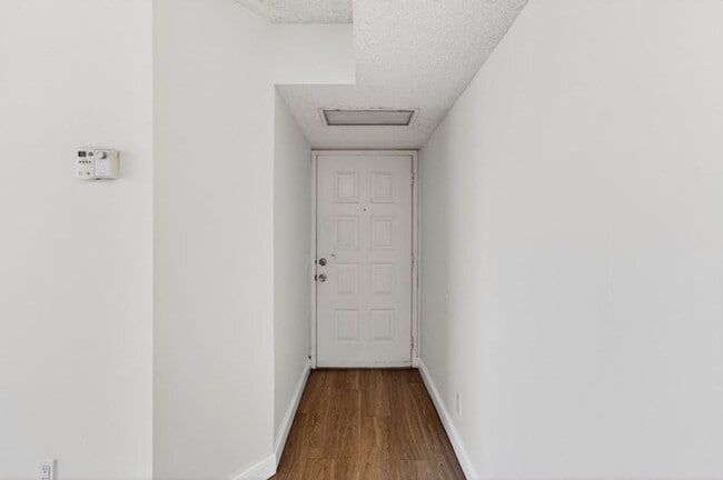 Building Photo - Move-In Ready Rental Near Tanger Outlets!