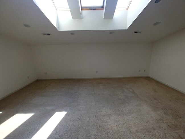 Building Photo - 936 Meadowbrook Dr