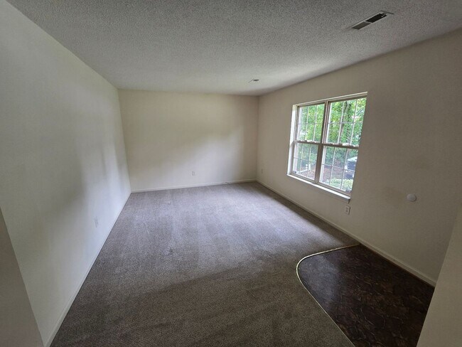 Foto del edificio - 2 bedroom duplex in Prince George