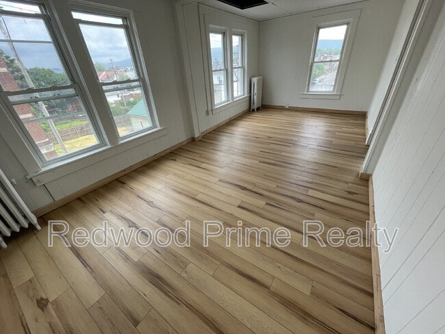 Building Photo - 2901 Maple Ave