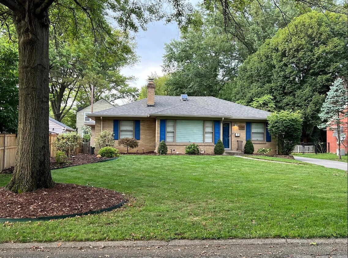 Foto principal - 1120 Ivy Ln