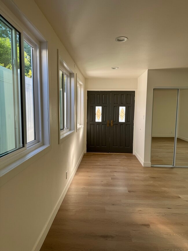 Foto del edificio - 6534 Peach Ave