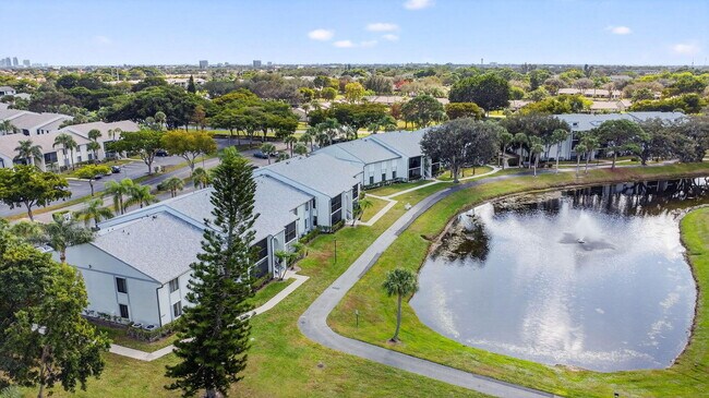 Foto del edificio - 1013 Green Pine Blvd