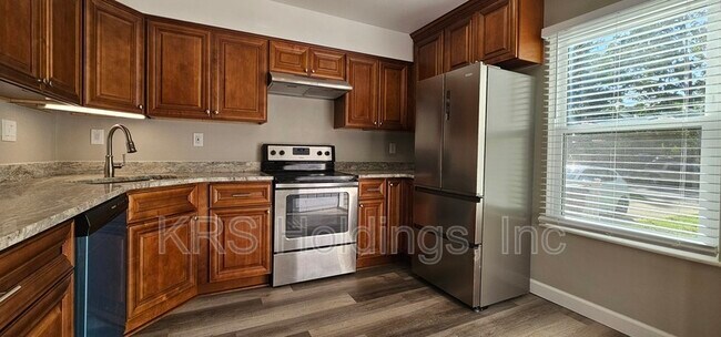 Building Photo - 643 Pine Bend