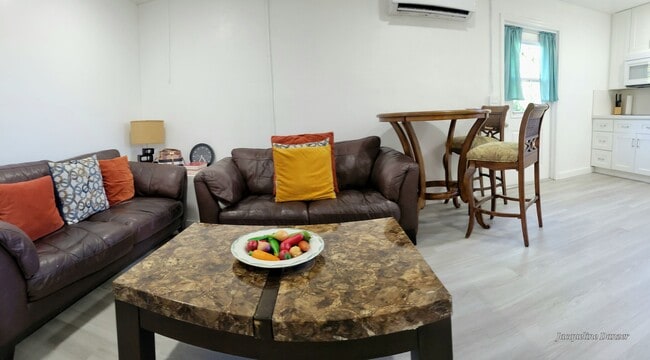 Foto del edificio - 2241 NE 38th St