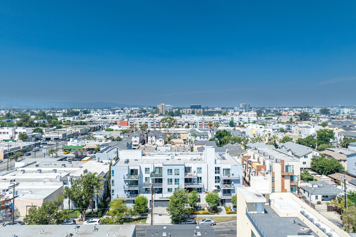 Contexto - 5229 Willowcrest Ave