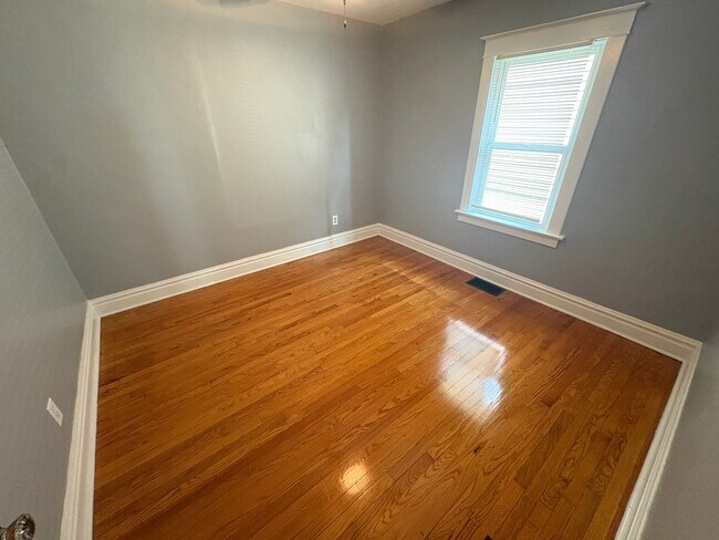 Foto del edificio - Charming & Updated 3BR Home with Huge Yard & Storage