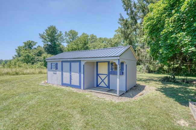 Building Photo - Just What You Have Been Looking For a First Floor Primary Bedroom Suite in a Quaint Country Setting