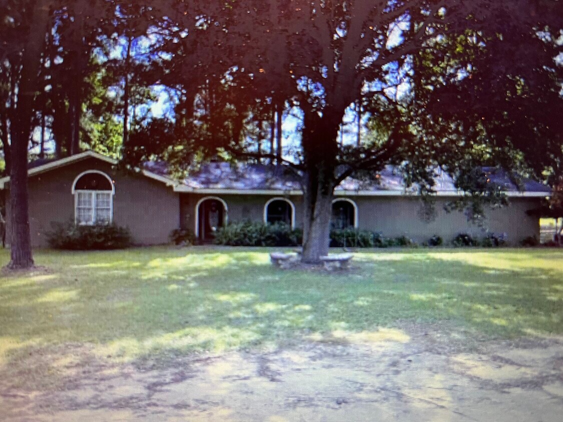 Primary Photo - 407 Redwood Ave