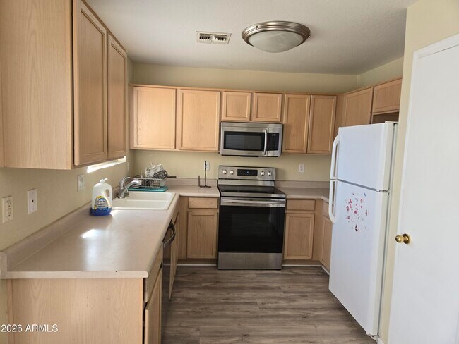 Building Photo - 5365 W Augusta Ave