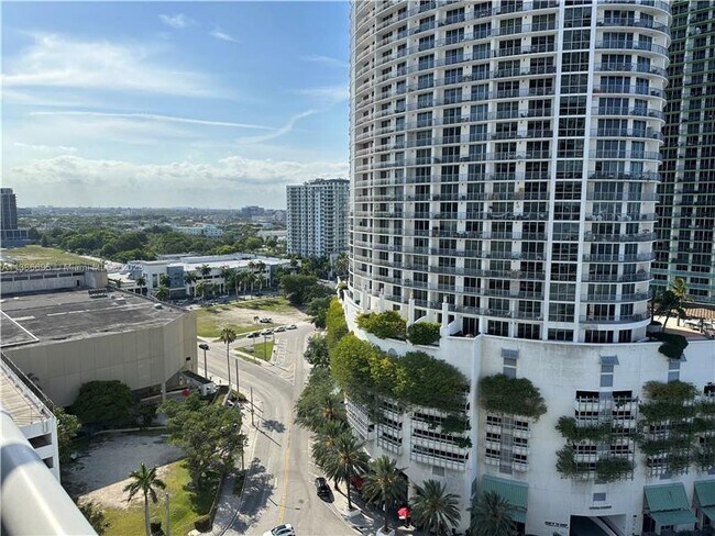 Foto del edificio - 1717 N Bayshore Dr