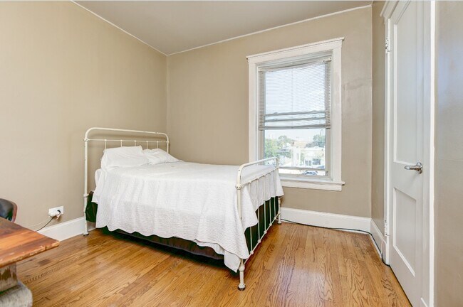 Foto del edificio - 5019 N Ashland Ave