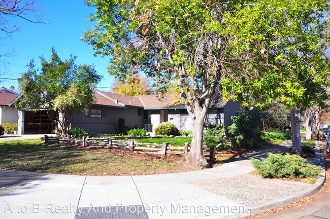 Building Photo - 3 br, 1.5 bath House - 1565 Willowbrook Drive