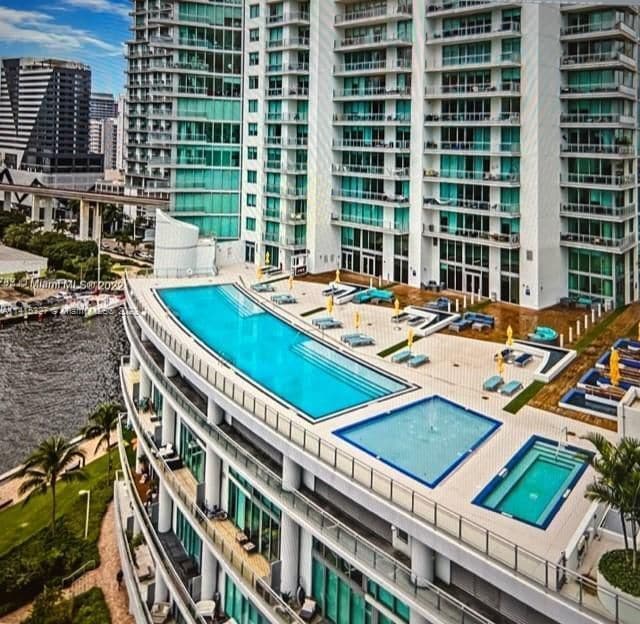 Building Photo - 300 S Biscayne Blvd