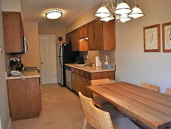 Foto del edificio - 4982 Meadow Ln