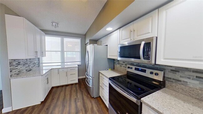 Foto del edificio - 6495 Shoreline Dr