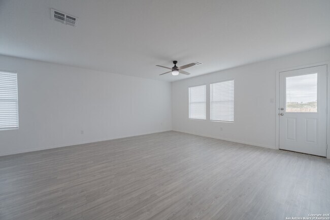 Foto del edificio - 2737 Green Finch