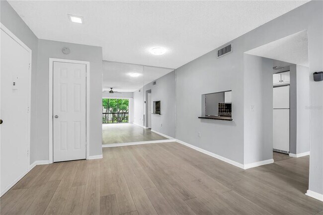 Foto del edificio - 3244 S Semoran Blvd