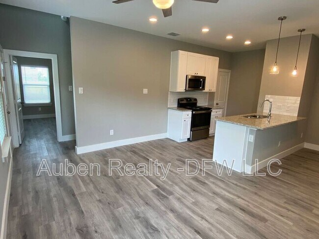 Foto del edificio - 8135 Doreen Ave