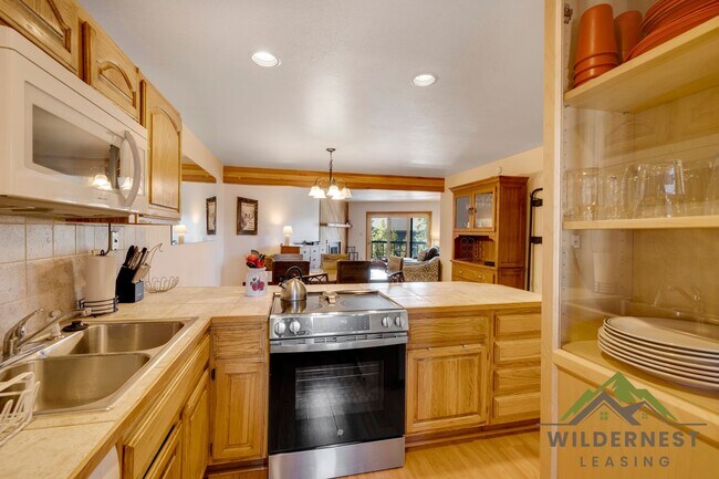 Foto del edificio - Bright and Welcoming Fully Furnished 2 Bedroom/2Bath Condo In Wildernest- All Utilities included