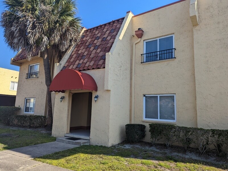 6619 La Mirada Dr W Unit 4, Jacksonville, FL 32217 Condo for Rent in