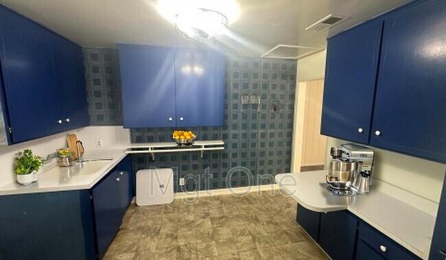 Building Photo - 2944 McAllister St