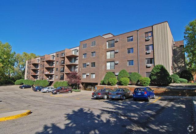 Edificio - Creek Point Apartments