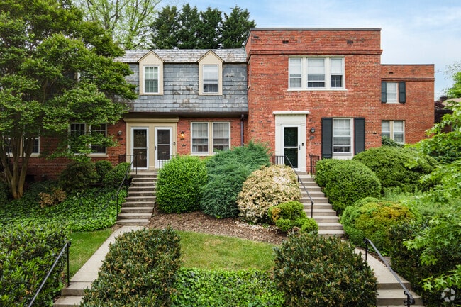 Building Photo - Arlington Village