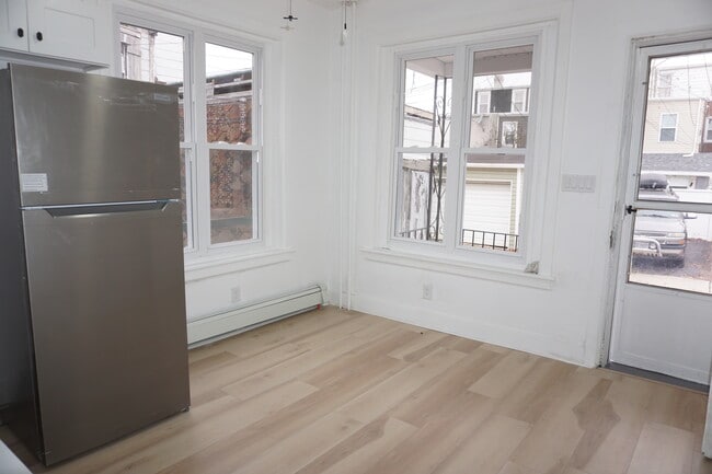 Foto del edificio - 1550 Warren St