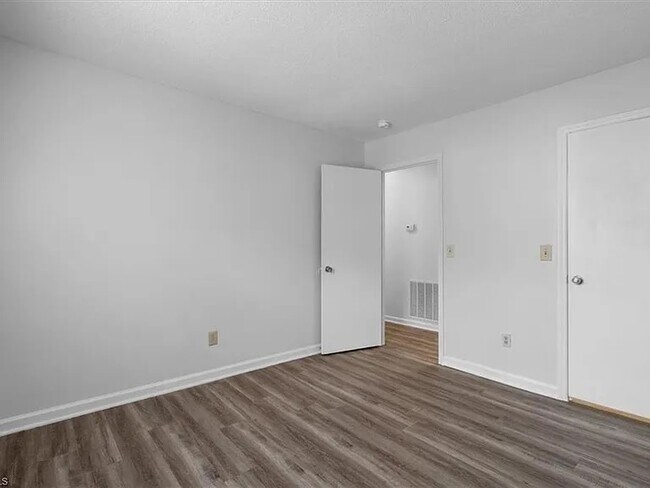 Foto del edificio - 5643 Hornaday Rd